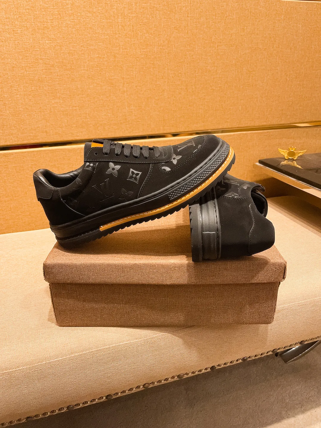 🚘🚘Factory batch 420💰[LV]🔥Louis Vuitton, a high-end men's shoe brand, official website 1:1 latest masterpiece: the upper is made of first-layer cowhide imported from Italy with a comfortable and breathable lining➕original non-slip and wear-resistant outsole🔥, making walking more convenient and comfortable! An exclusive new model, a stunning work, a beautiful 1:1 replica [color] compared to the official quality! Create a fashionable personality to set off your uniqueness! A must-have for trendy men! Classic 🔥 Size: 38-44 Colors 🔥 1⃣️ colors available 🔥.